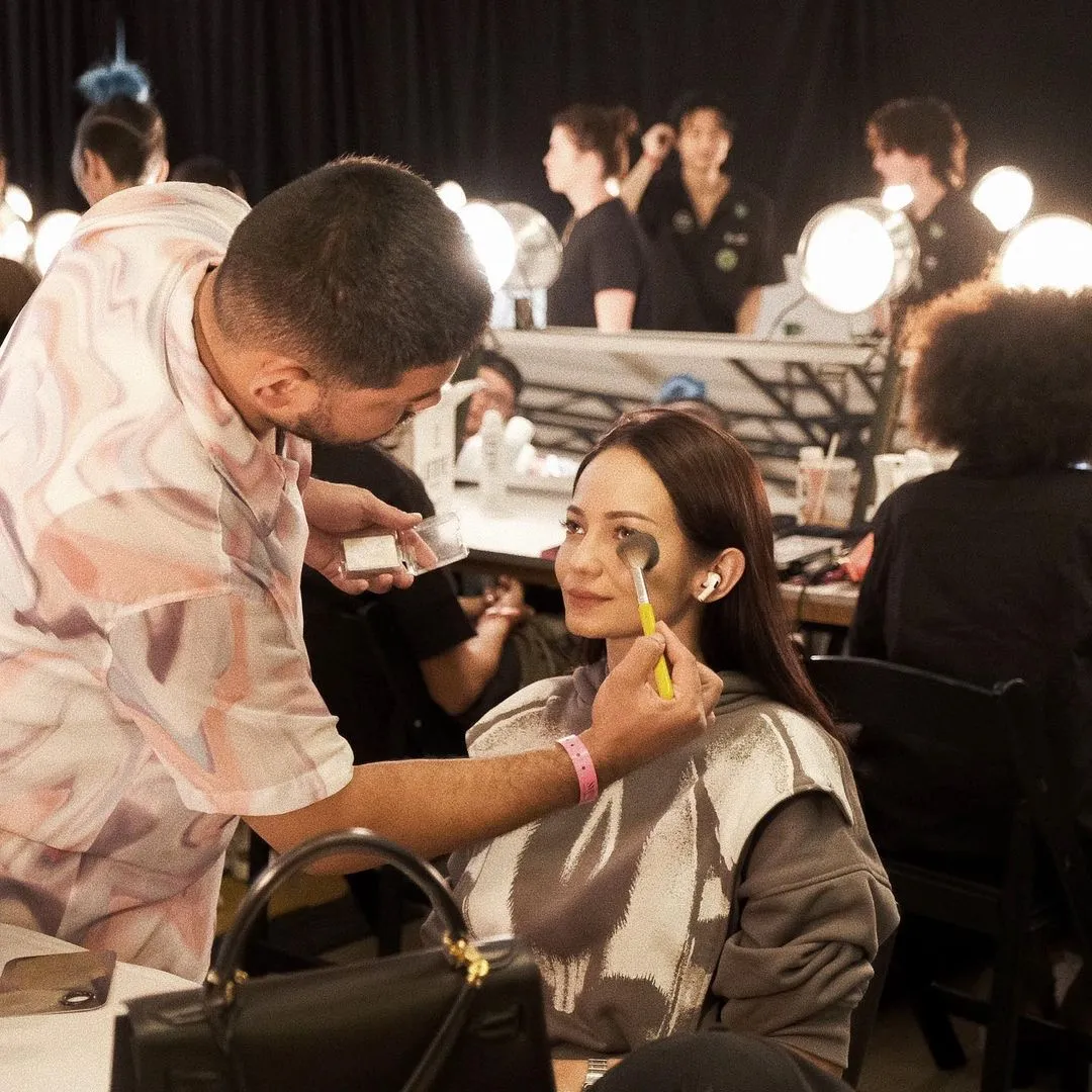 Potret Enzy Storia di Backstage (Credit: Instagram/enzystoria)