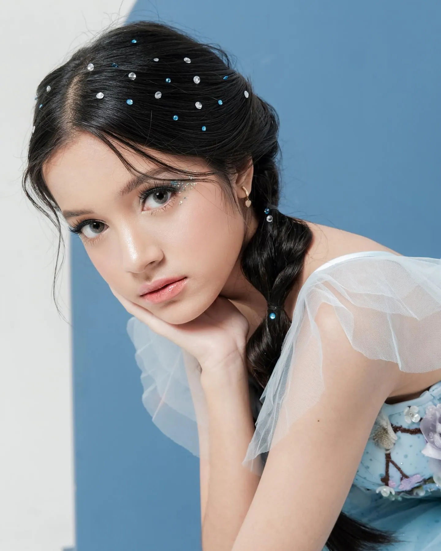 (credit: instagram.com/sabrinajwaulia)