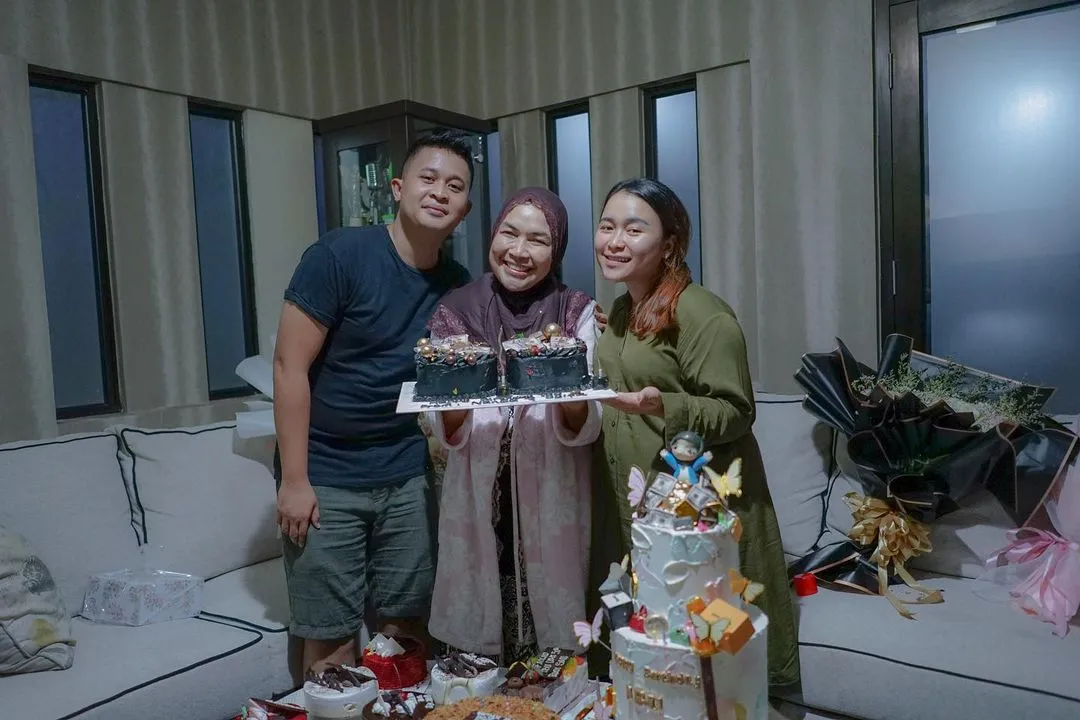 Potret Assyifa Nuraini di Ultah Umi Kalsum (Credit:Instagram/syifaasyifaaa)