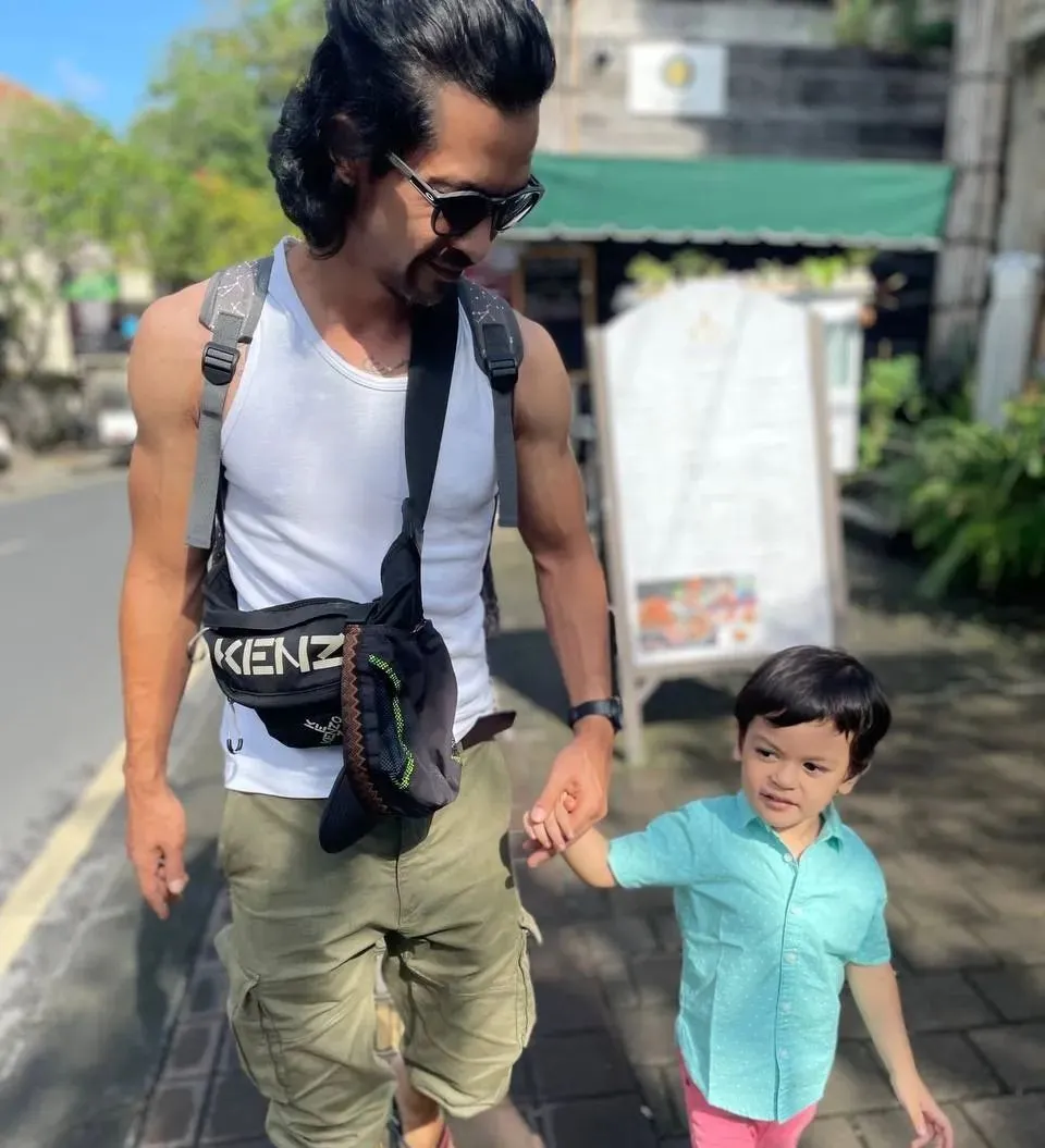 (credit: instagram.com/edward_akbar)