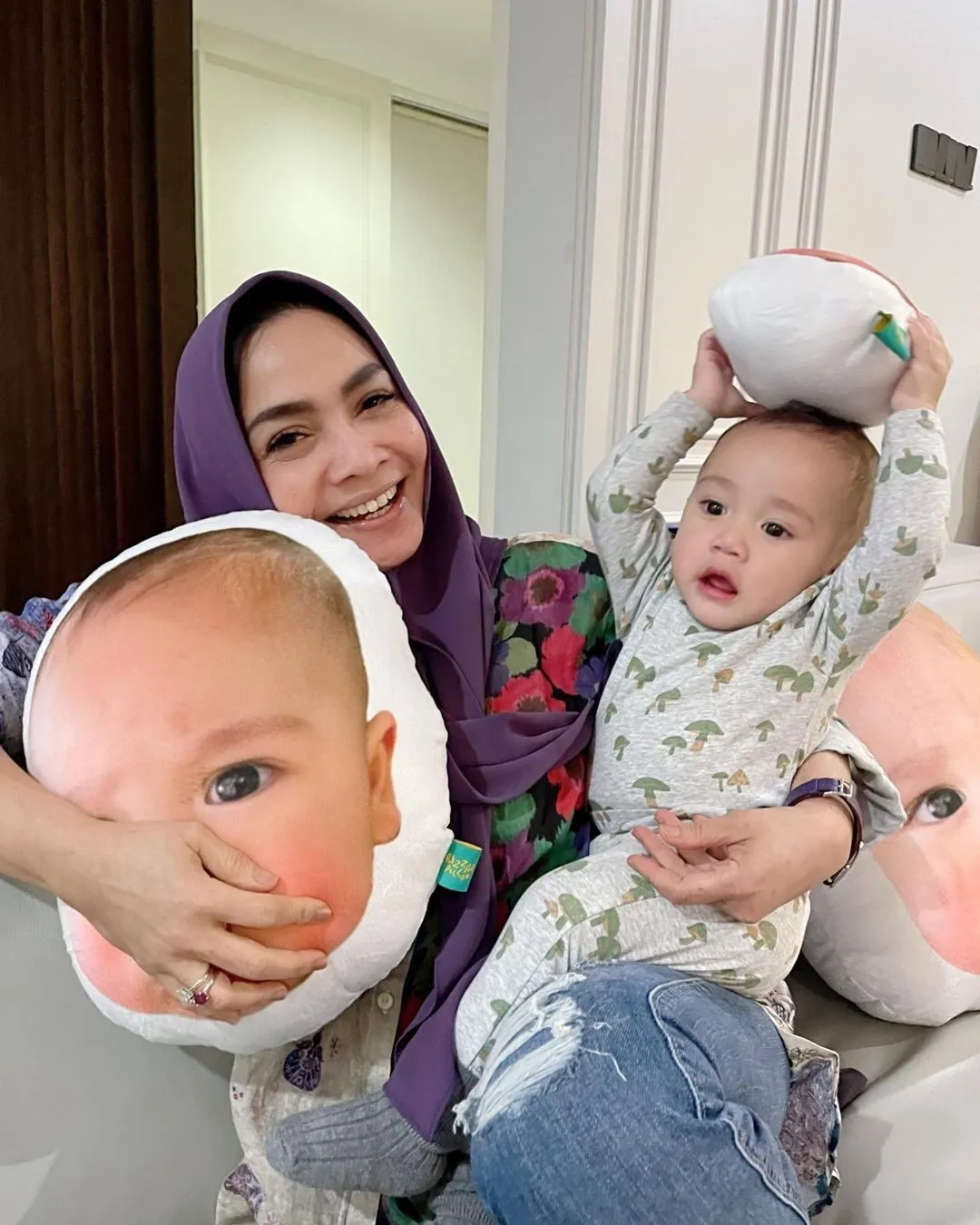 Potret Rieta Amilia Bareng Cucu (Credit: Instagram/rieta_amilia)