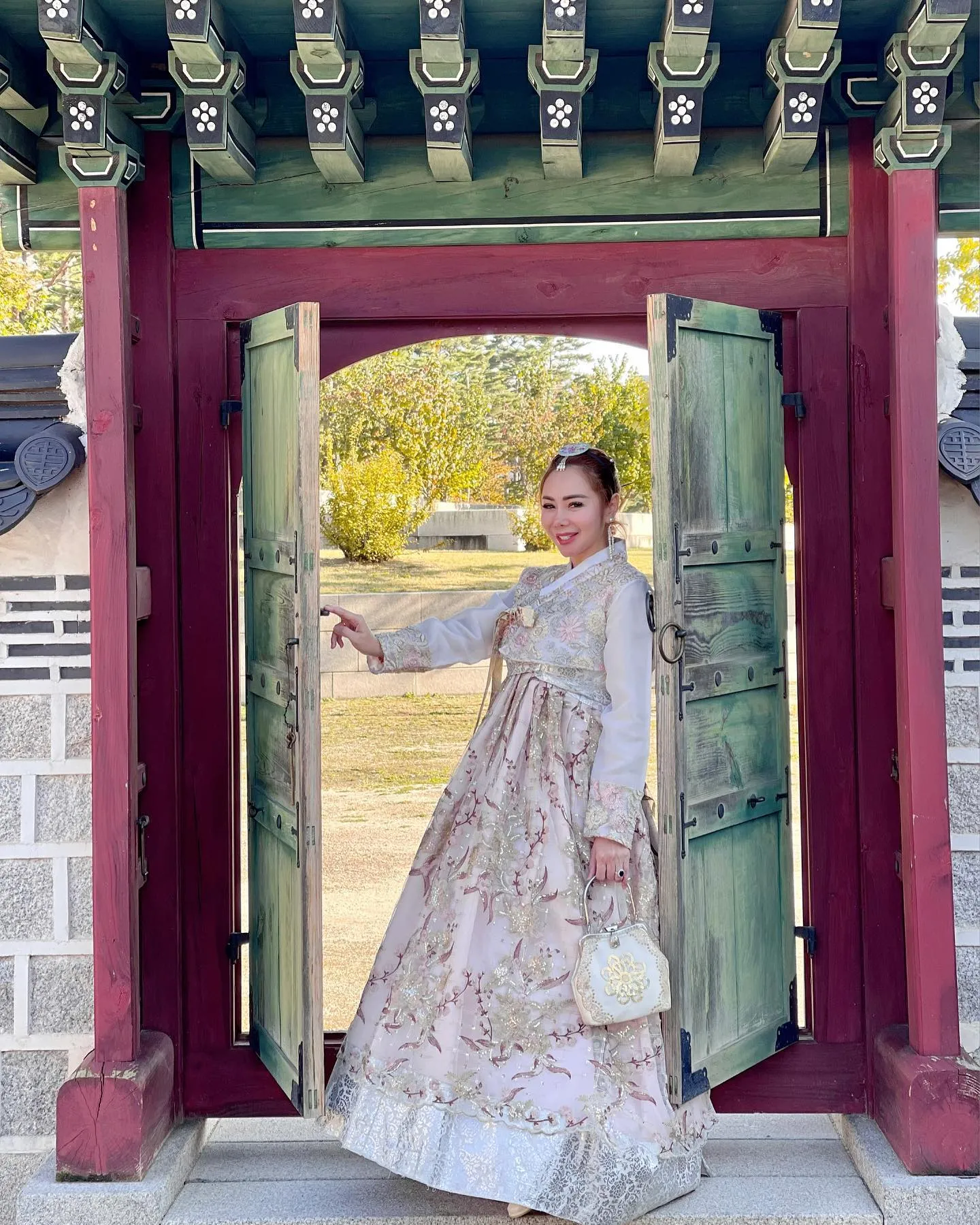 Mengenakan Hanbok