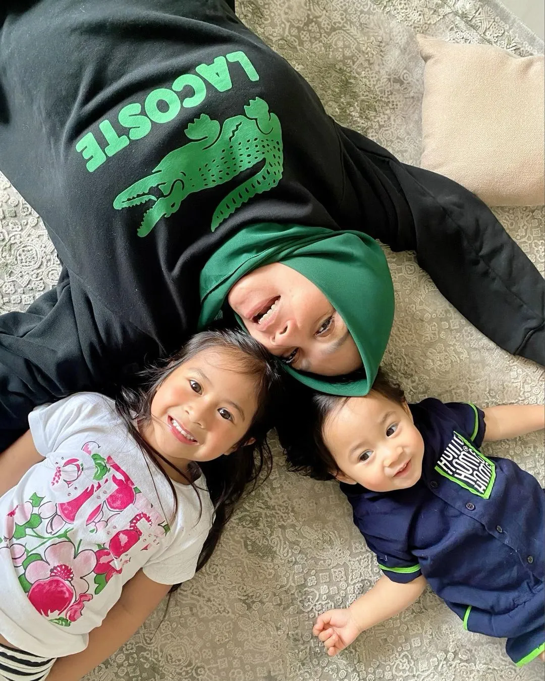 Potret Rieta Amilia Bareng Cucu (Credit: Instagram/rieta_amilia)