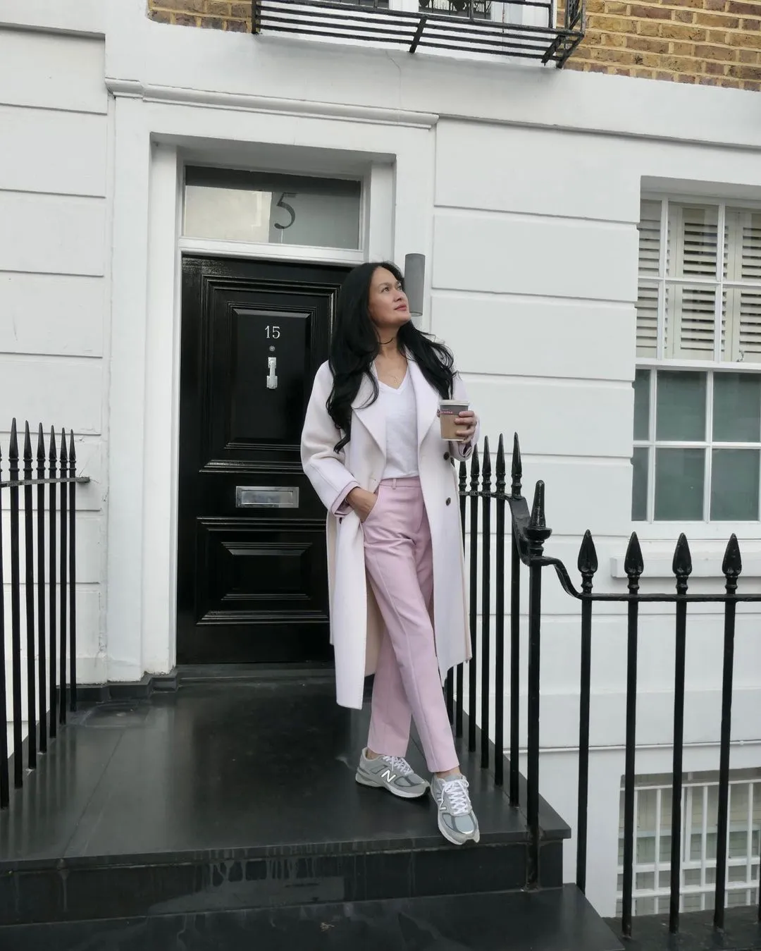 Potret Donna Harun di London (Credit: Instagram/donnaharunofficial)