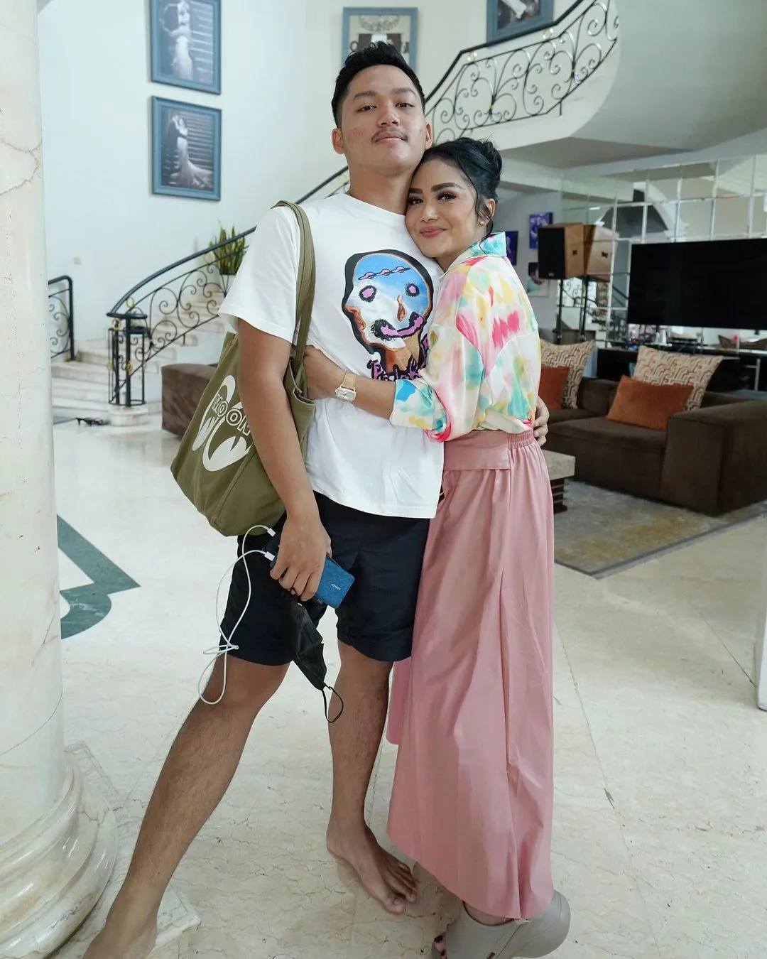 Azriel Hermansyah dan Krisdayanti (Credit: Instagram/krisdayantilemos)