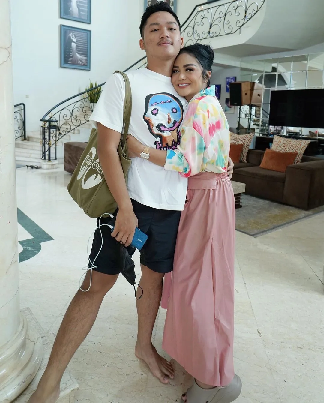 Azriel Hermansyah dan Krisdayanti (Credit: Instagram/krisdayantilemos)
