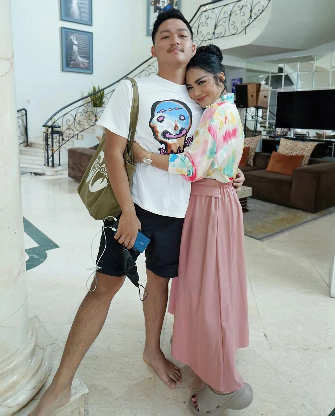 Azriel Hermansyah dan Krisdayanti (Credit: Instagram/krisdayantilemos)