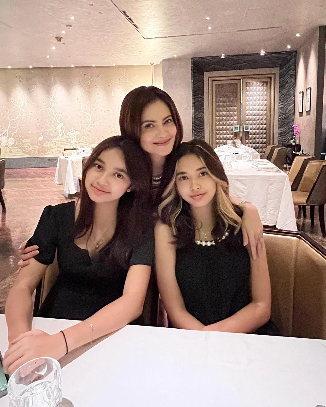 Potret Cut Tari Bareng Putrinya (Credit: Instagram/cuttaryofficial)