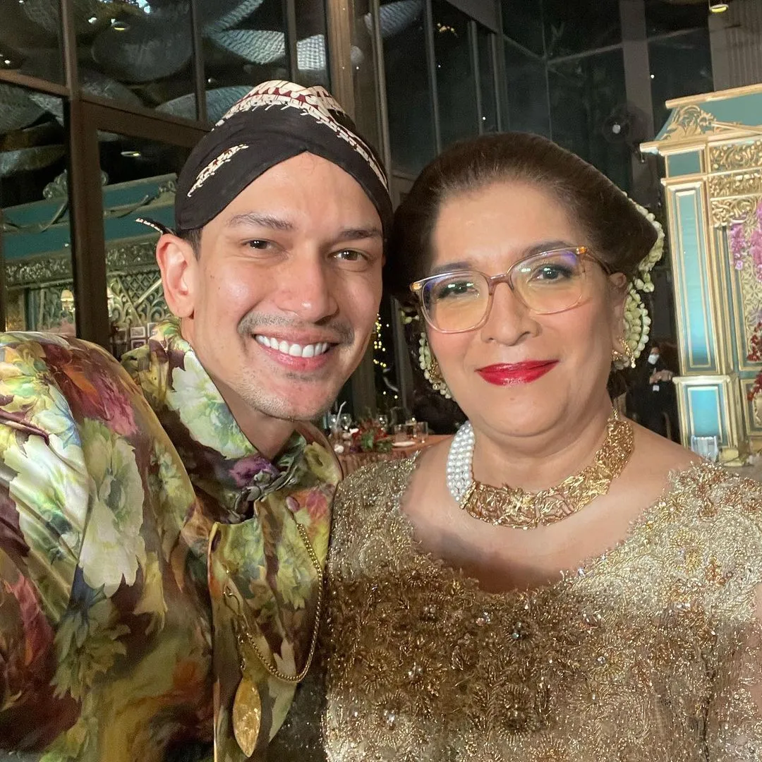 Dimas Beck Pakai Beskap dan Blangkon (Credit: Instagram/dimasbeck)