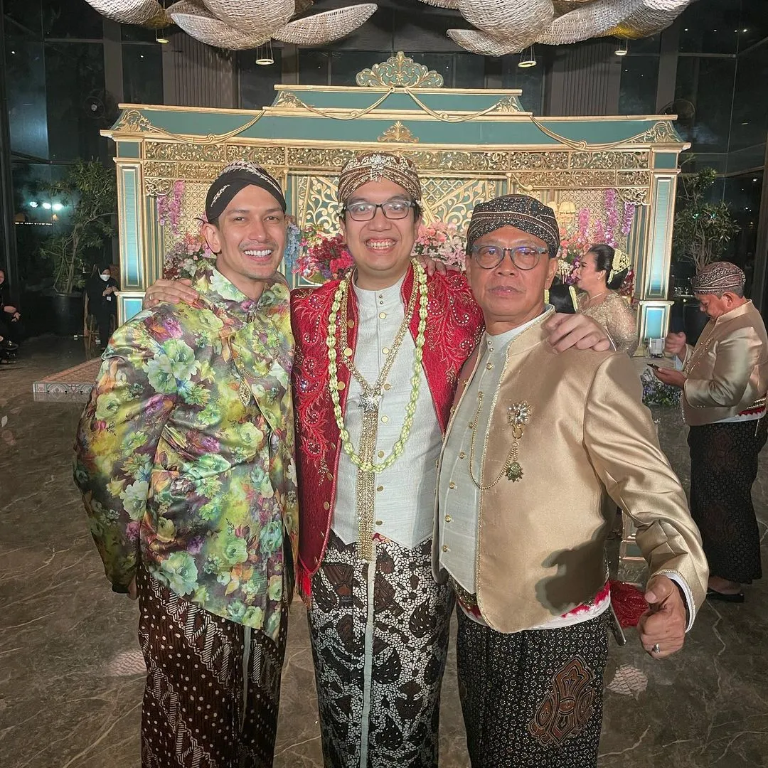 Dimas Beck Pakai Beskap dan Blangkon (Credit: Instagram/dimasbeck)
