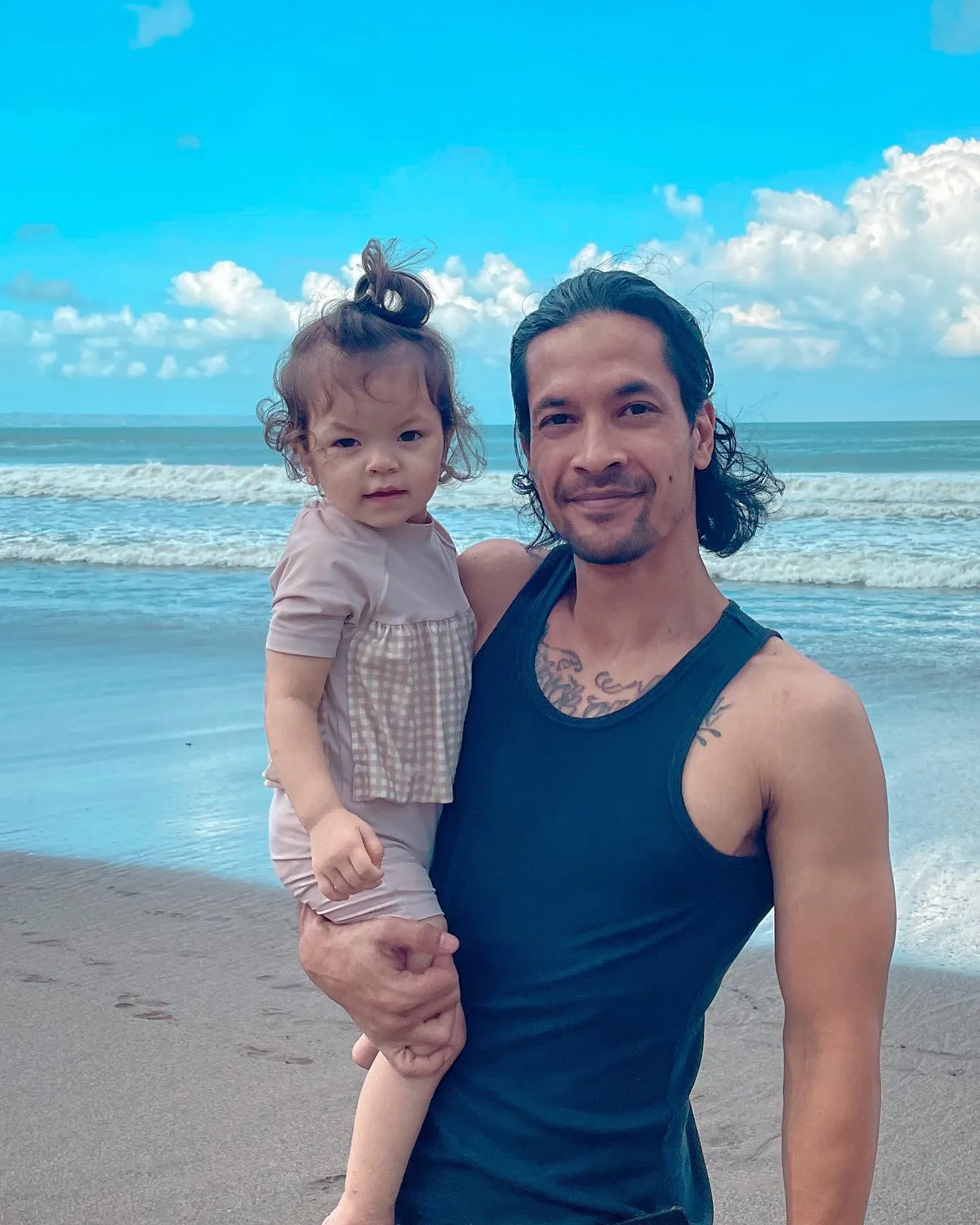 (credit: instagram.com/edward_akbar)