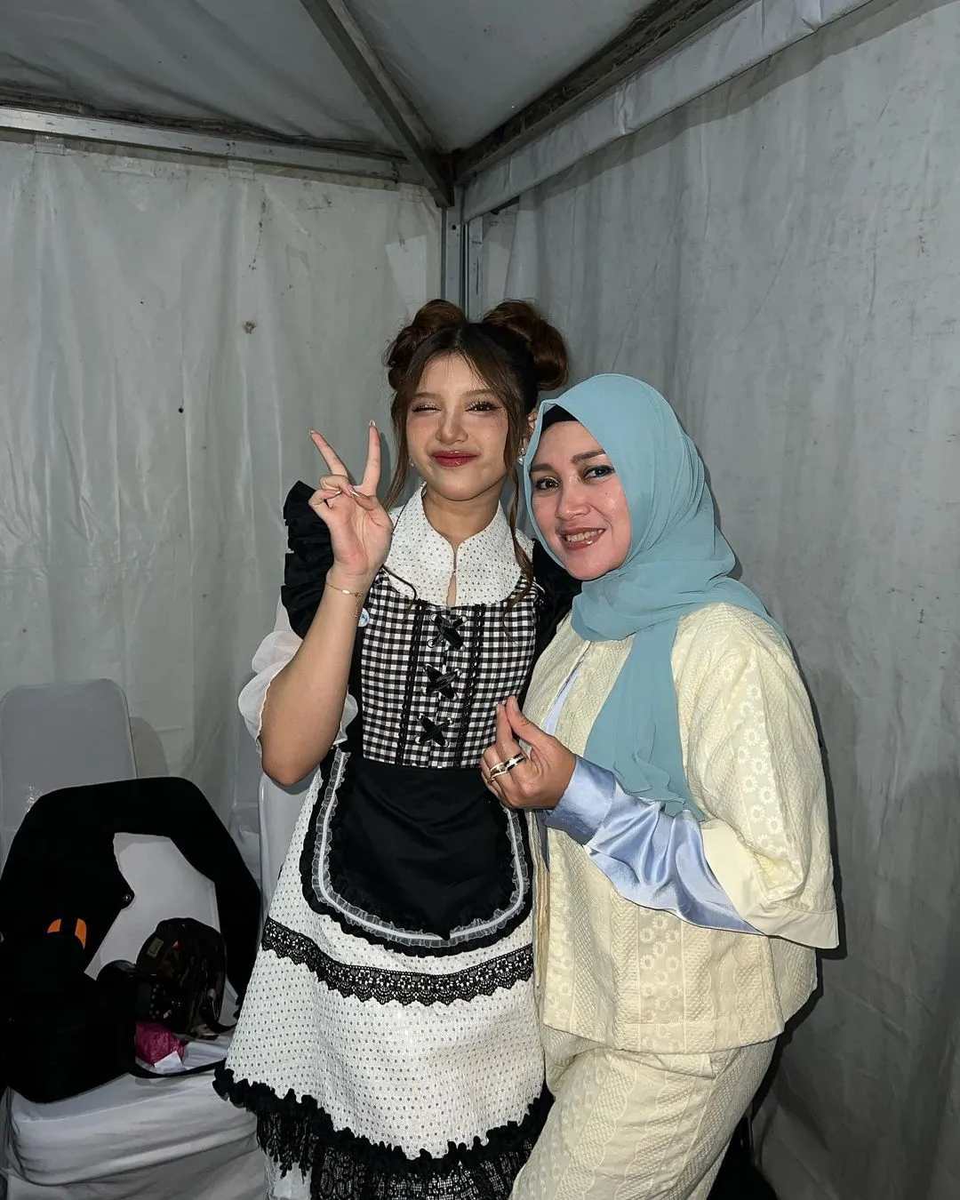 Potret Tiara Andini dan Ibunya (Credit: Instagram/sarisetyoastri)