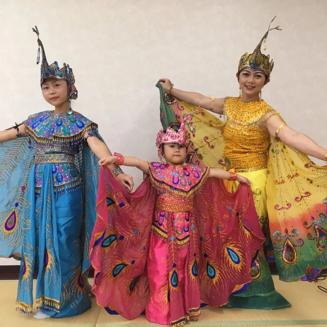 Potret Lastmi AFI Bersama 2 Anak Perempuannya (Credit: Instagram/dewi_lastmi)