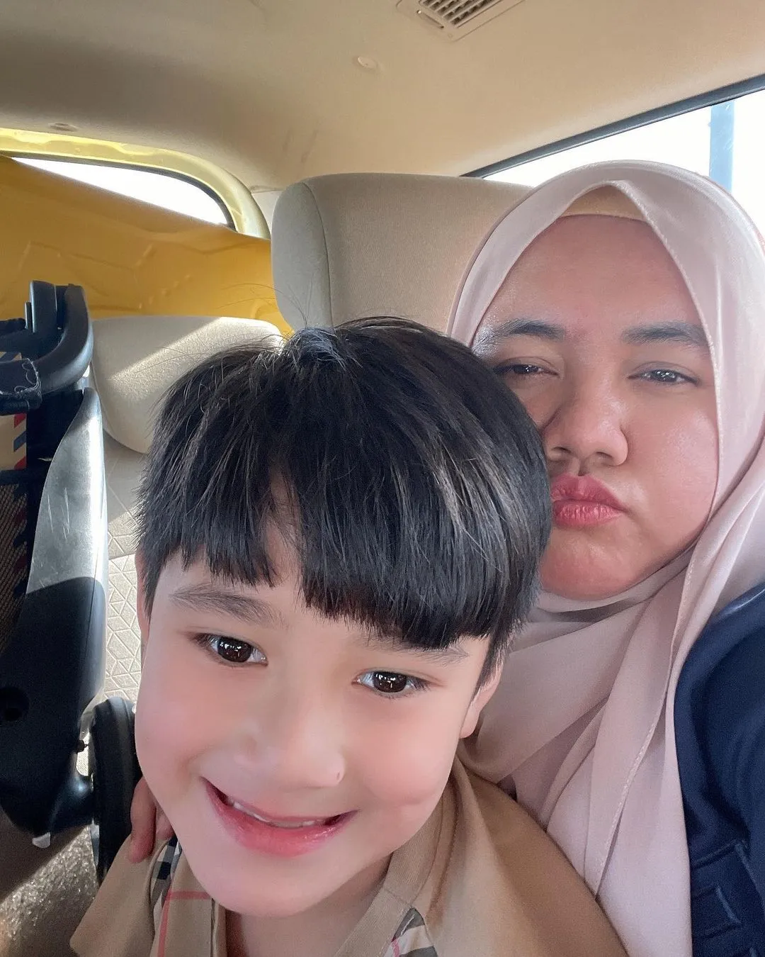 Potret Rafathar dan Lala (Credit: Instagram/shela_lala96)