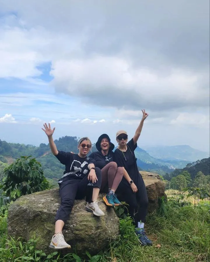 Potret Kedekatan Leony, Meriam Bellina, dan Jennifer Arnelita (Credit: Instagram/leonyvh)