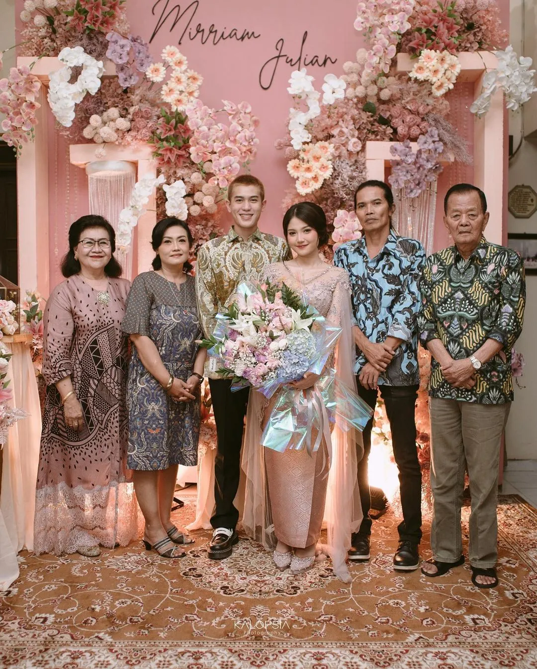 Potret Acara Lamaran Mirriam Eka dan Julian Jacob (Credit: Instagram/mariaeka_/@kalopsia.photo)