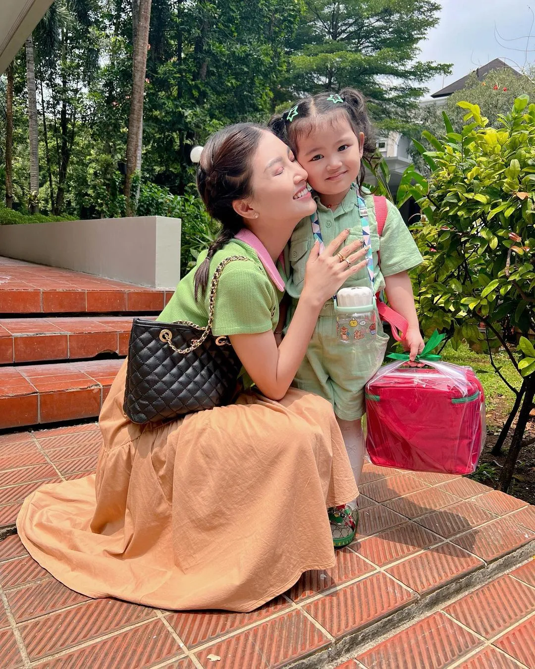 Potret Sarwendah dan Anaknya (Credit: Instagram/sarwendah29)