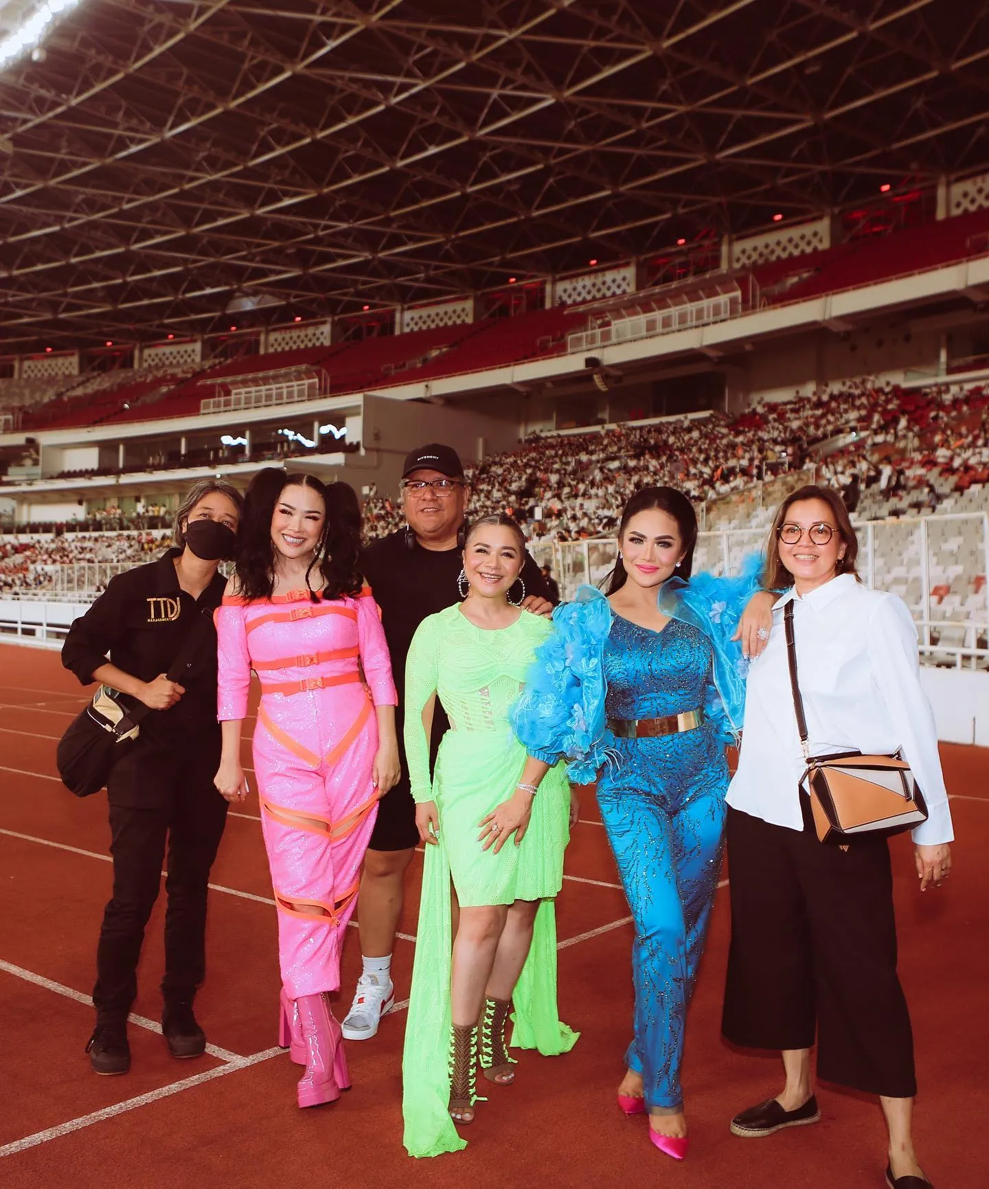 (credit: instagram.com/krisdayantilemos)