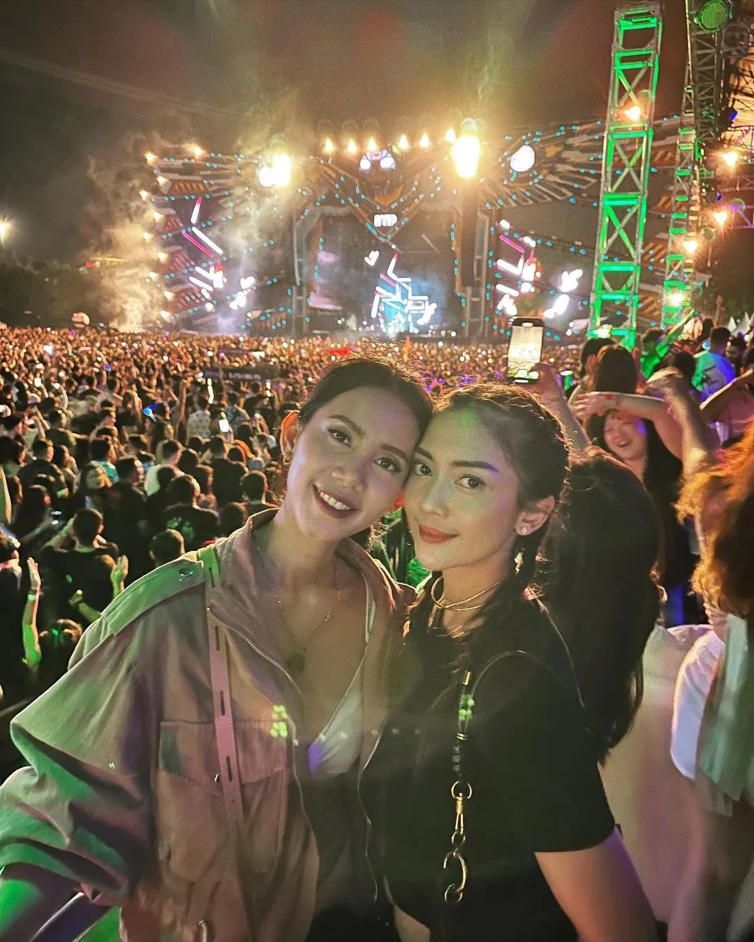 Ririn Dwi Ariyanti Nonton DWP 2022 (Credit: Instagram/ririndwiariyanti)