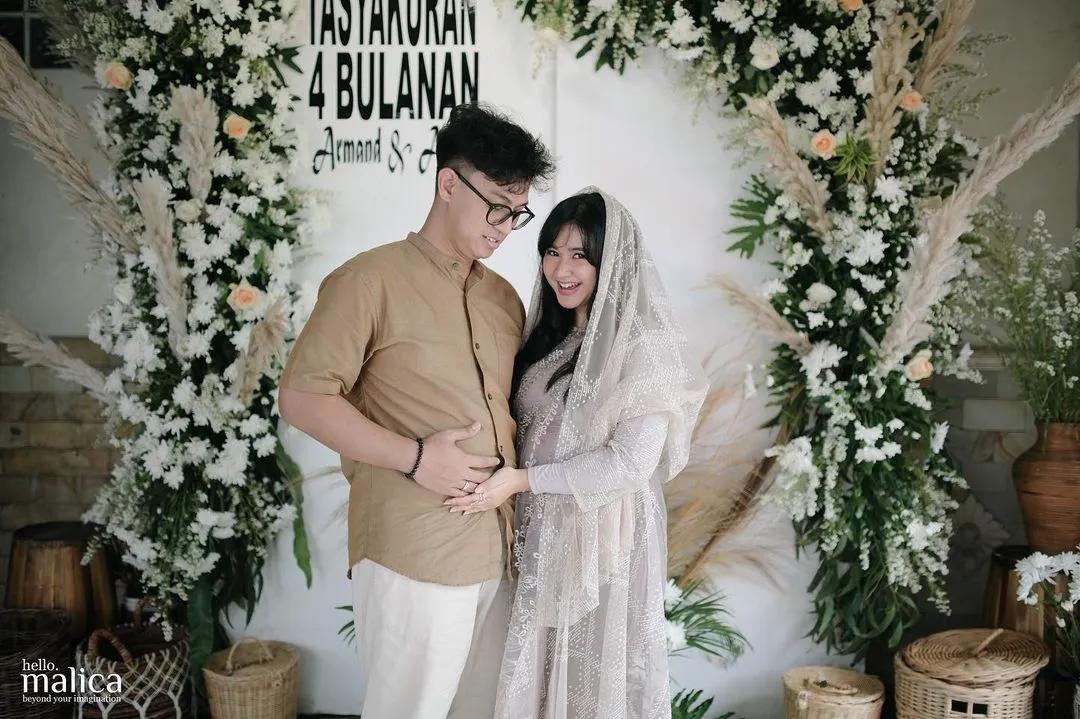 Potret Dinda Azani Bareng Suami (Credit: Instagram/dindazani)