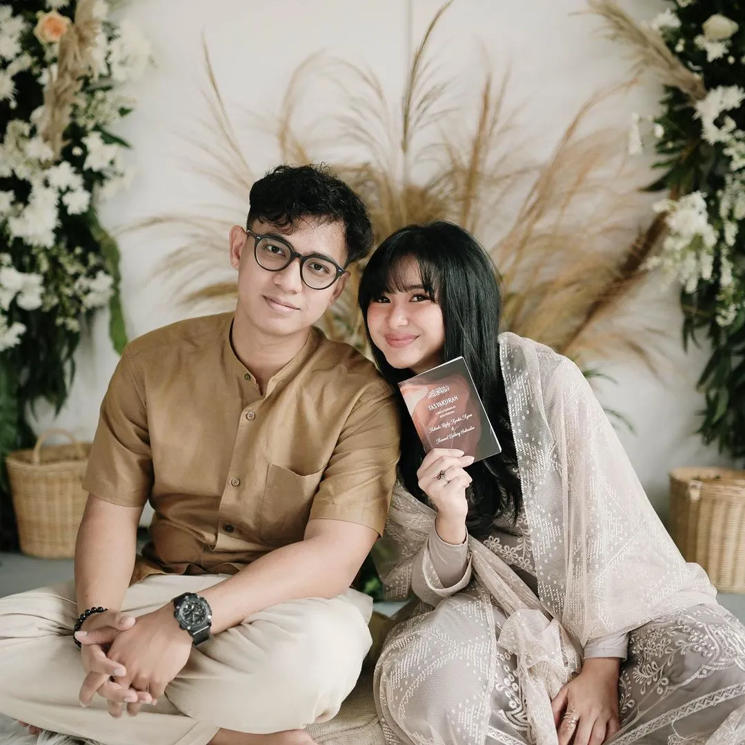 Potret Dinda Azani Bareng Suami (Credit: Instagram/dindazani)