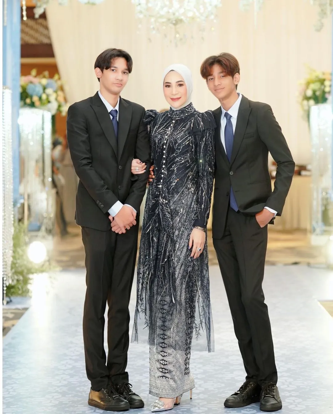 Potret Kenzy Taulany Bersama Ibu dan Kakaknya (Credit: Instagram/kenzy_taulany_)