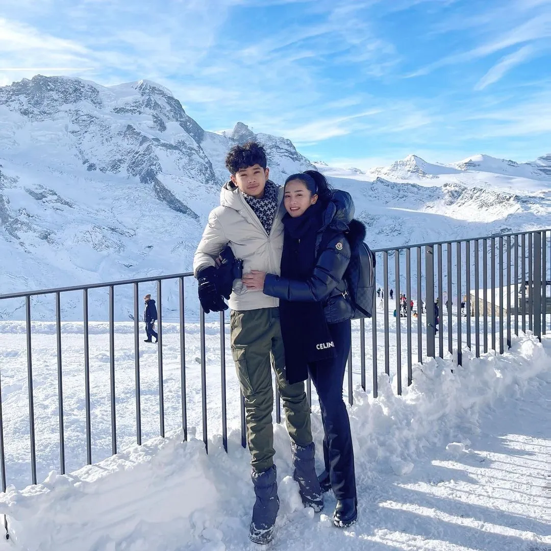 Potret Karan dan Bunga Zainal (Credit: Instagram/its_karanharneel)