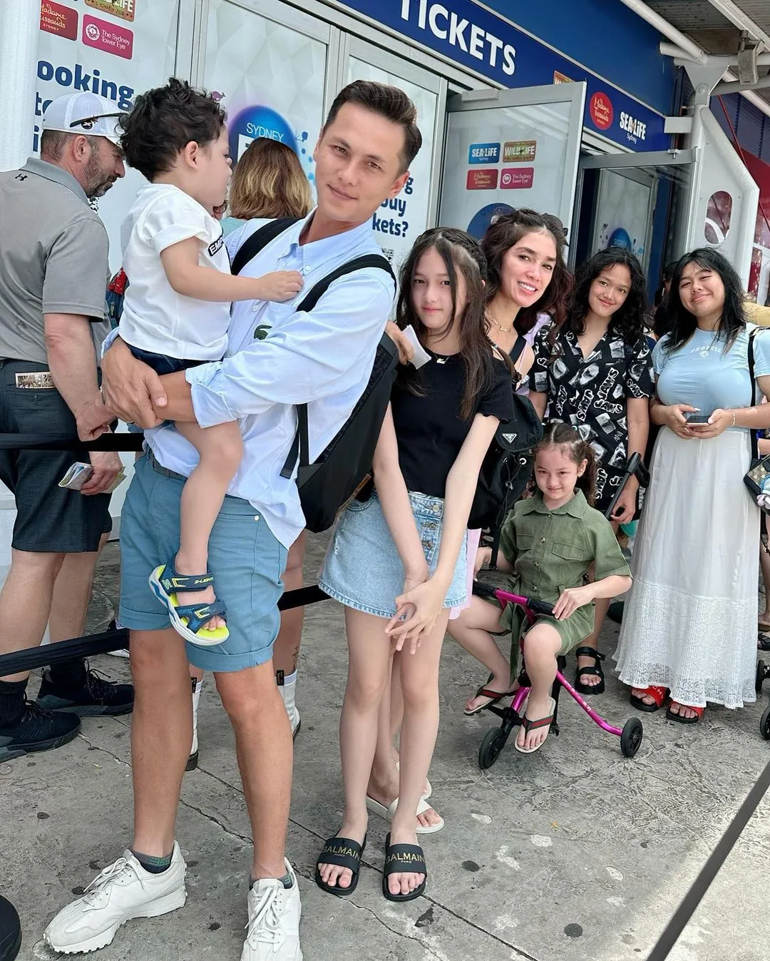 Potret Liburan Keluarga Ussy Sulistiawaty dan Andhika Pratama (Credit: Instagram/ussypratama)