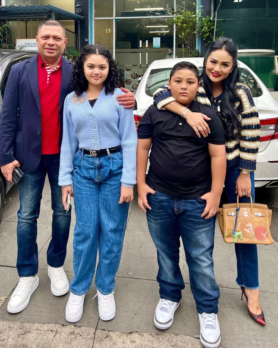 Potret Keluarga Krisdayanti dan Raul Lemos (Credit: Instagram/krisdayantilemos)