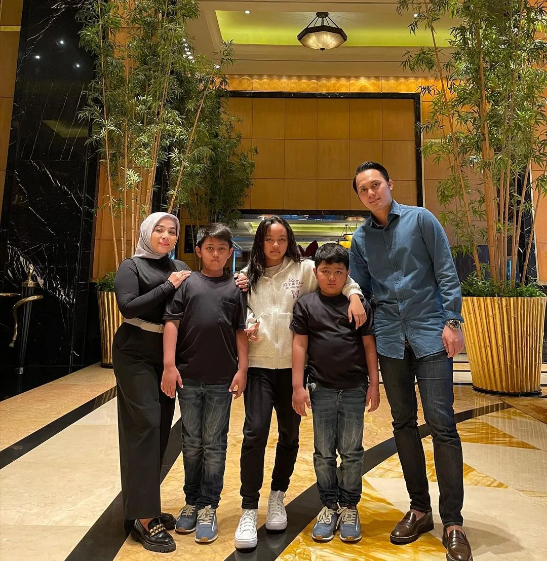 Potret Keluarga Muzdalifah dan Fadel Islami (Credit: Instagram/muzdalifah999)