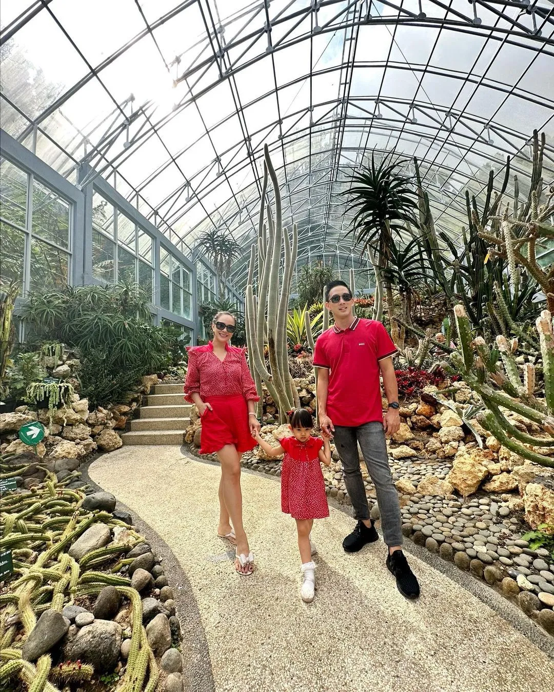 Potret Keluarga Yuanita Christiani dan Indra Wiguna (Credit: Instagram/yuanitachrist)