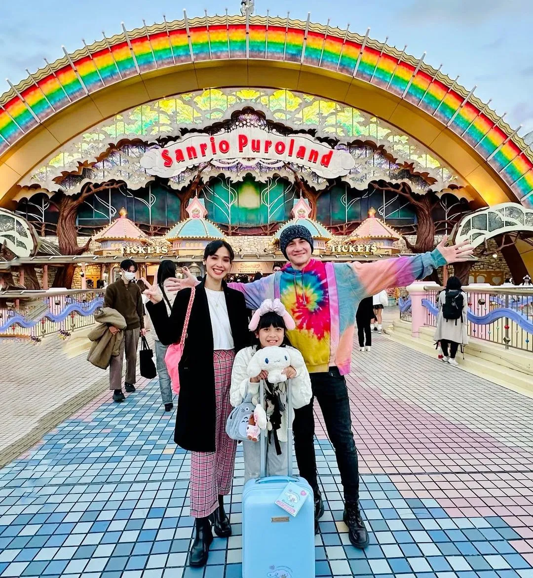 Potret Keluarga Vino G. Bastian dan Marsha Timothy (Credit: Instagram/vinogbastian__)