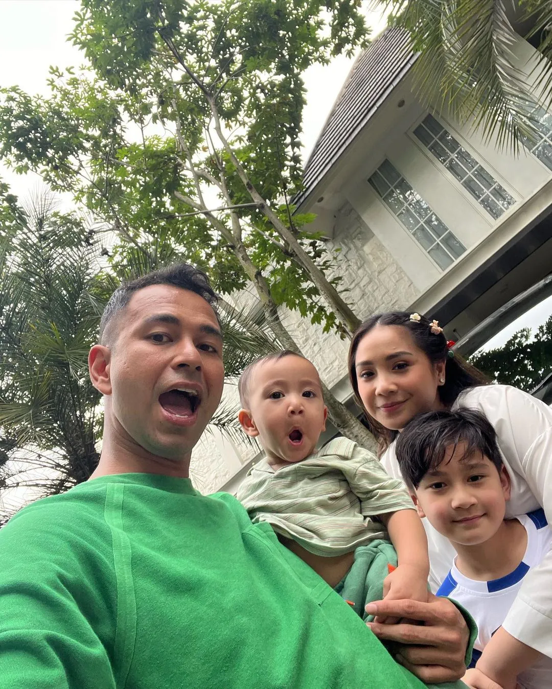 Potret Keluarga Raffi Ahmad dan Nagita Slavina (Credit: Instagram/raffinagita1717)
