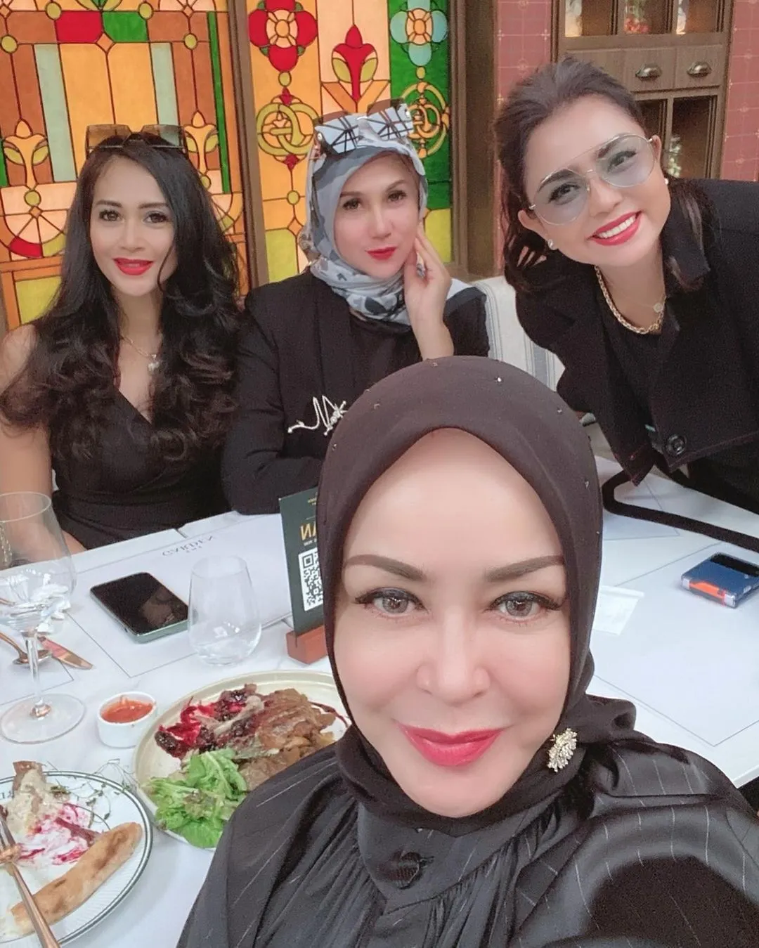 Ada Mayangsari - Melly Goeslaw