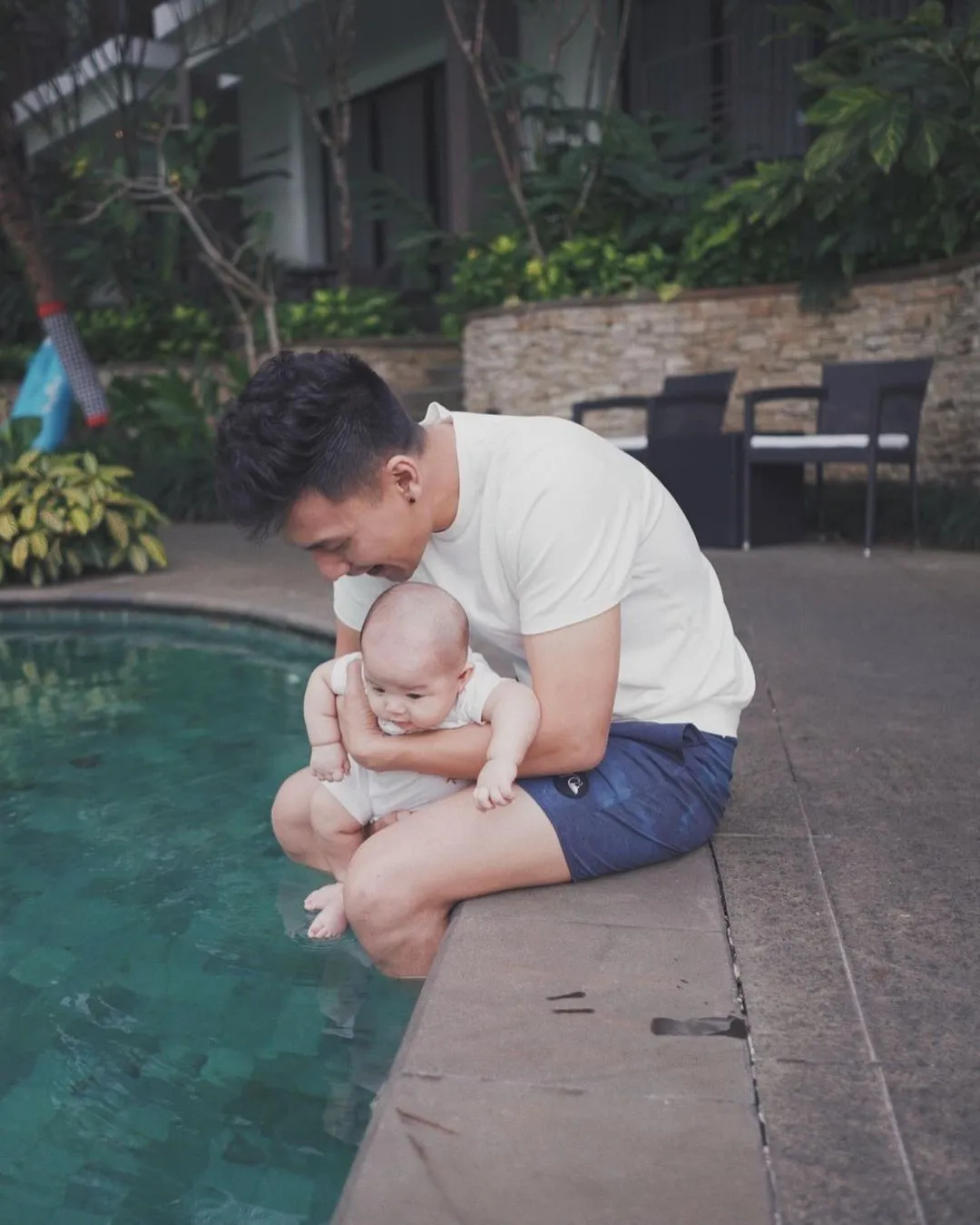 Potret Fendy Chow Momong Anak (Credit: Instagram/fendychow)