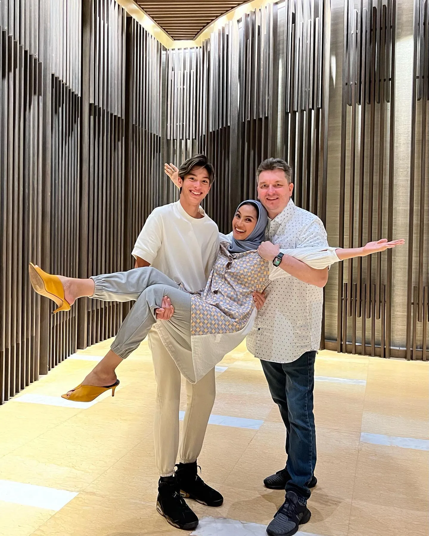 (credit: Instagram.com/maudykoesnaedi/)