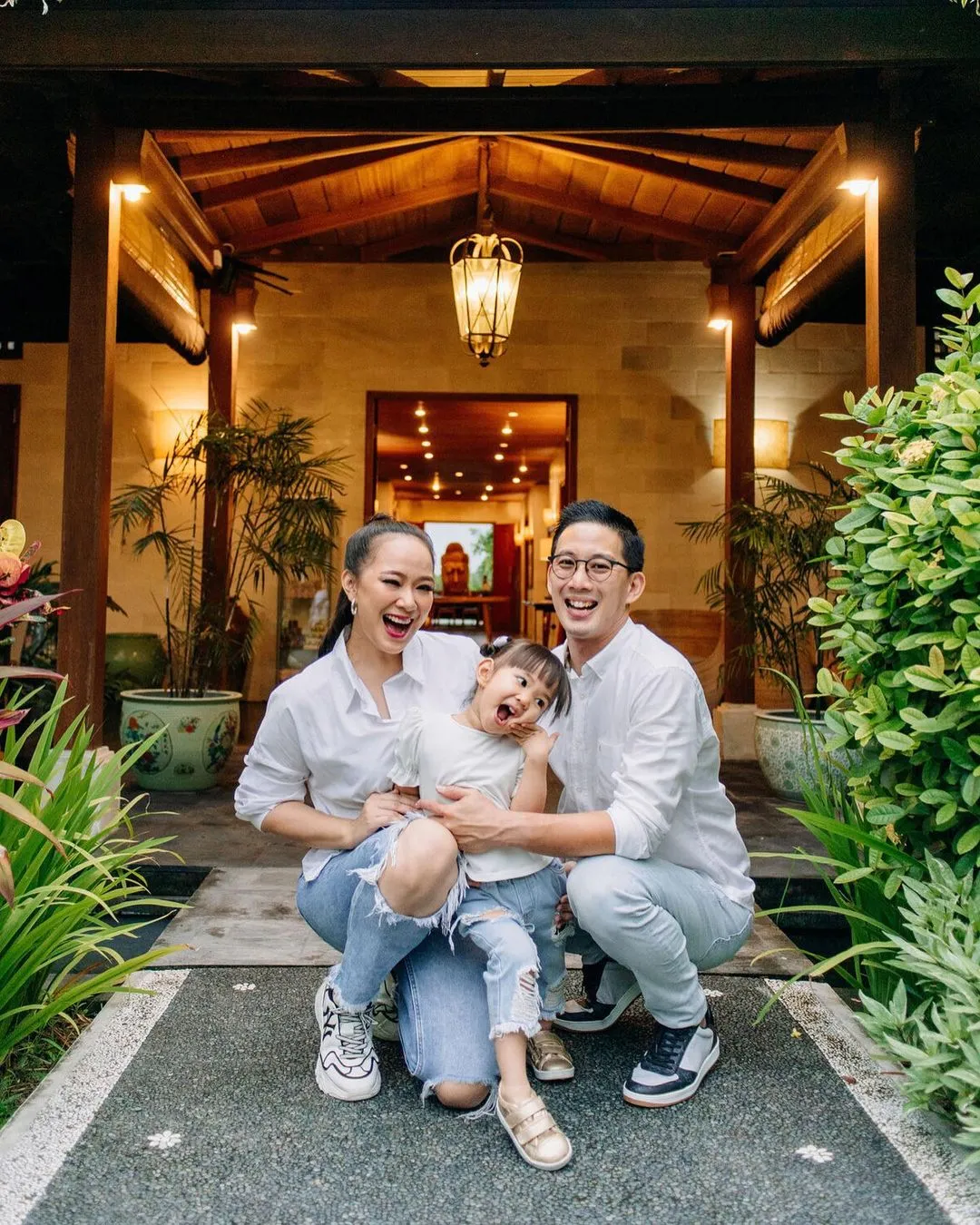 Potret Keluarga Yuanita Christiani dan Indra Wiguna (Credit: Instagram/yuanitachrist)
