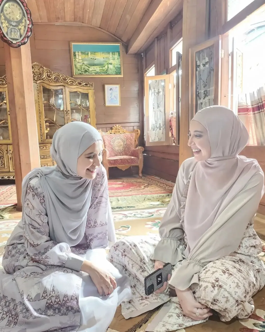 Potret Shiren Sungkar dan Zaskia Sungkar (Credit: Instagram/shireensungkar)