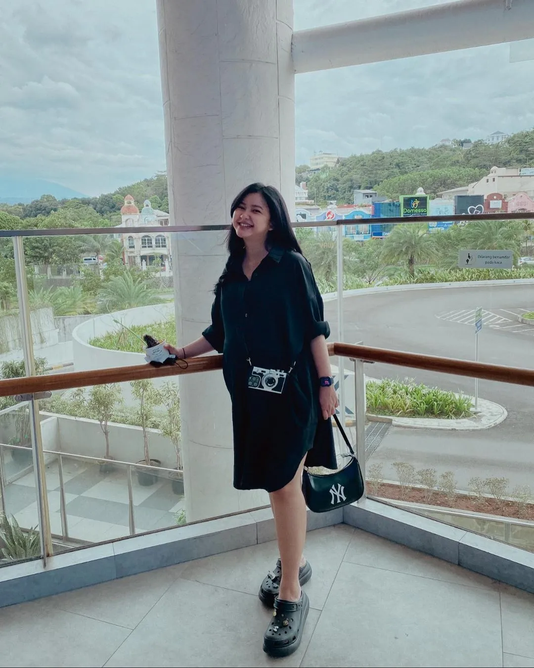 Potret Dinda Azani yang Tengah Hamil (Credit: Instagram/dindazani)