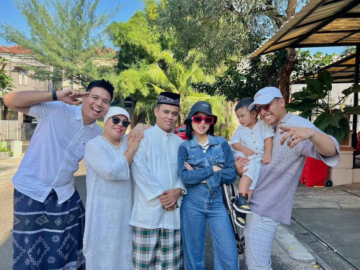 (credit: Instagram.com/dewizuhriati/)