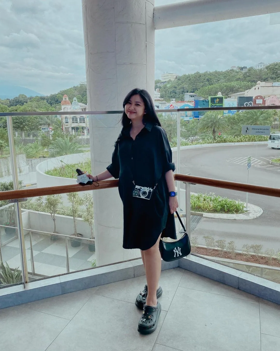 Potret Dinda Azani yang Tengah Hamil (Credit: Instagram/dindazani)