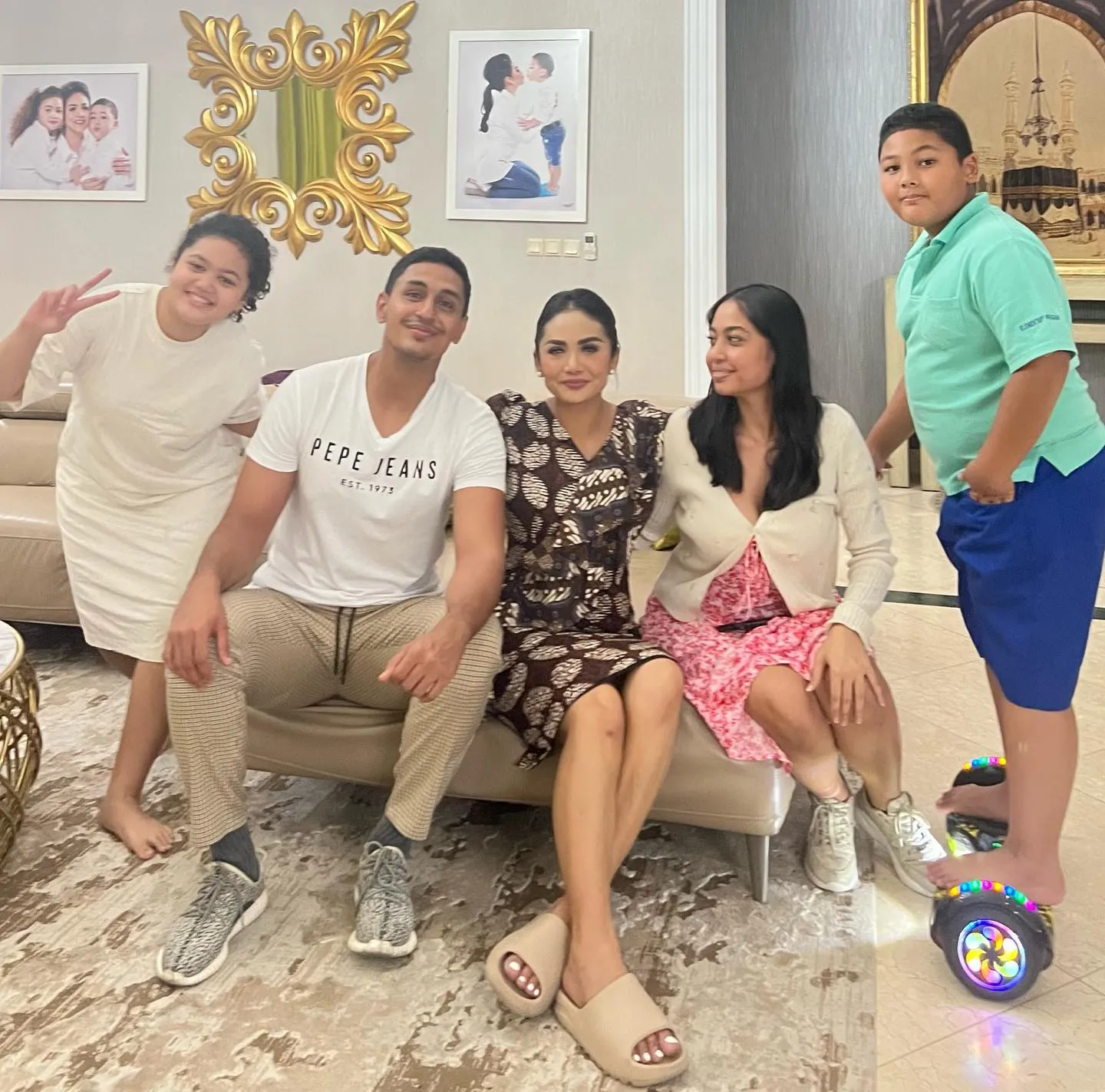 (credit: Instagram.com/krisdayantilemos/)