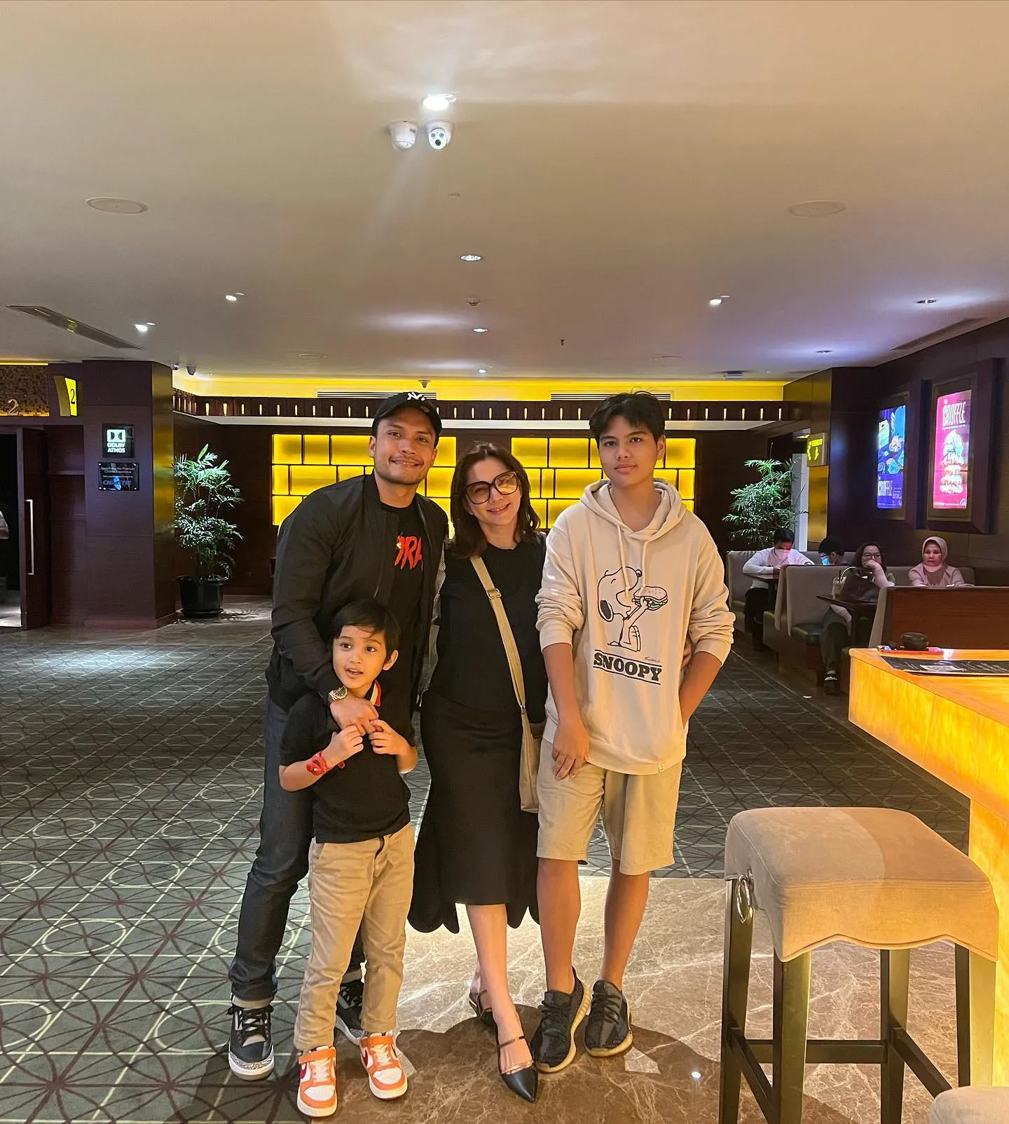 Dekat Banget Sama Mama