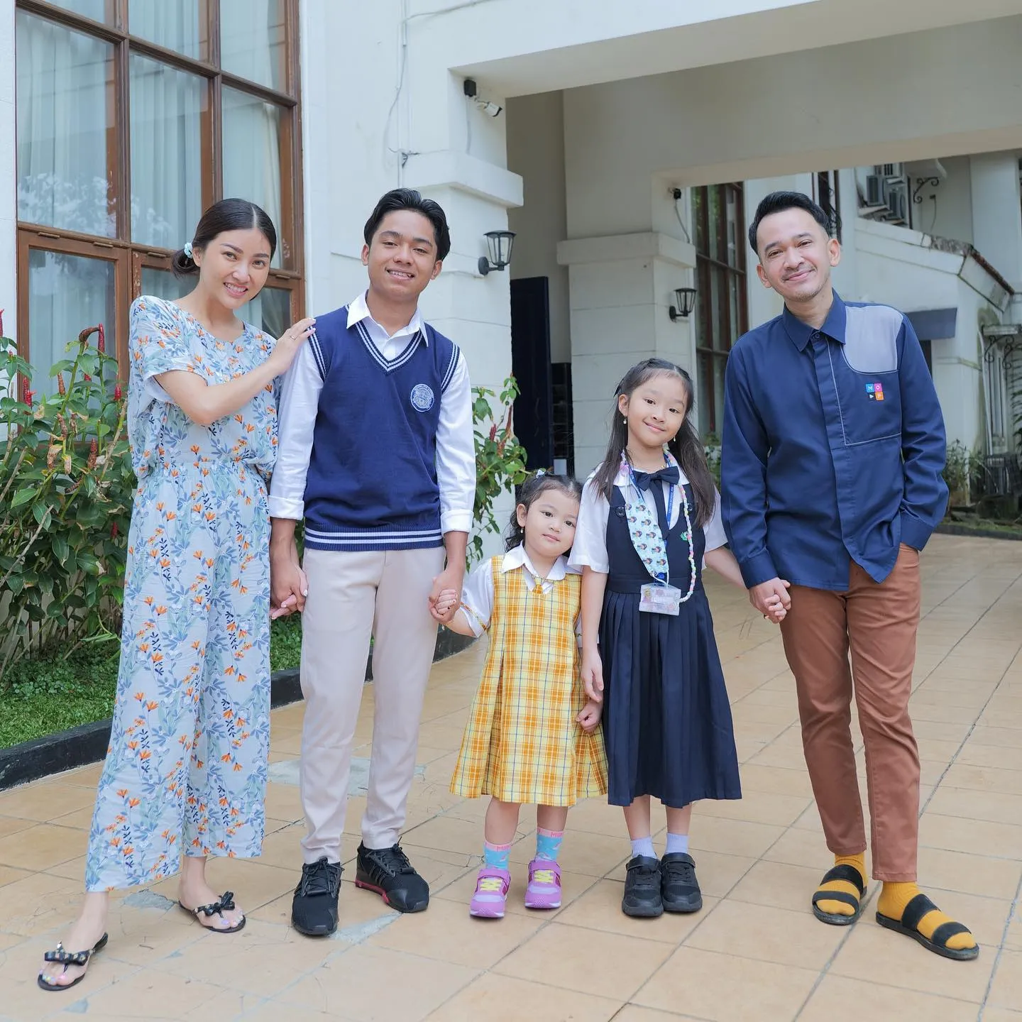 Dikaruniai 3 Orang Anak