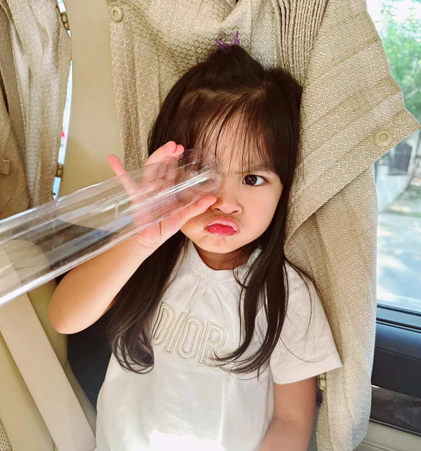 7 Potret Terbaru Zunaira Anak Syahnaz Sadiqah, Rambutnya Curi Perhatian