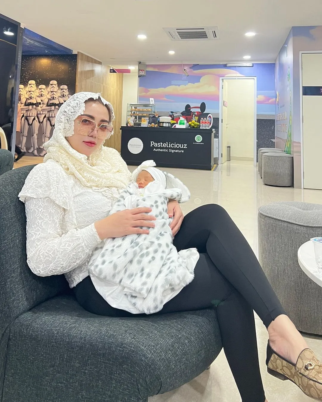 Potret Bella Shofie dan Bayinya (Credit: Instagram/bellashofie_rigan)