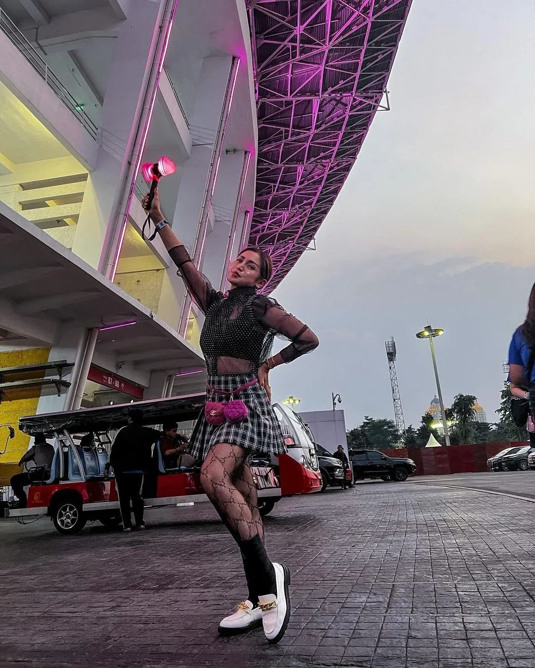 Potret Jessica Iskandar Nonton Konser BLACKPINK (Credit: Instagram/inijedar)