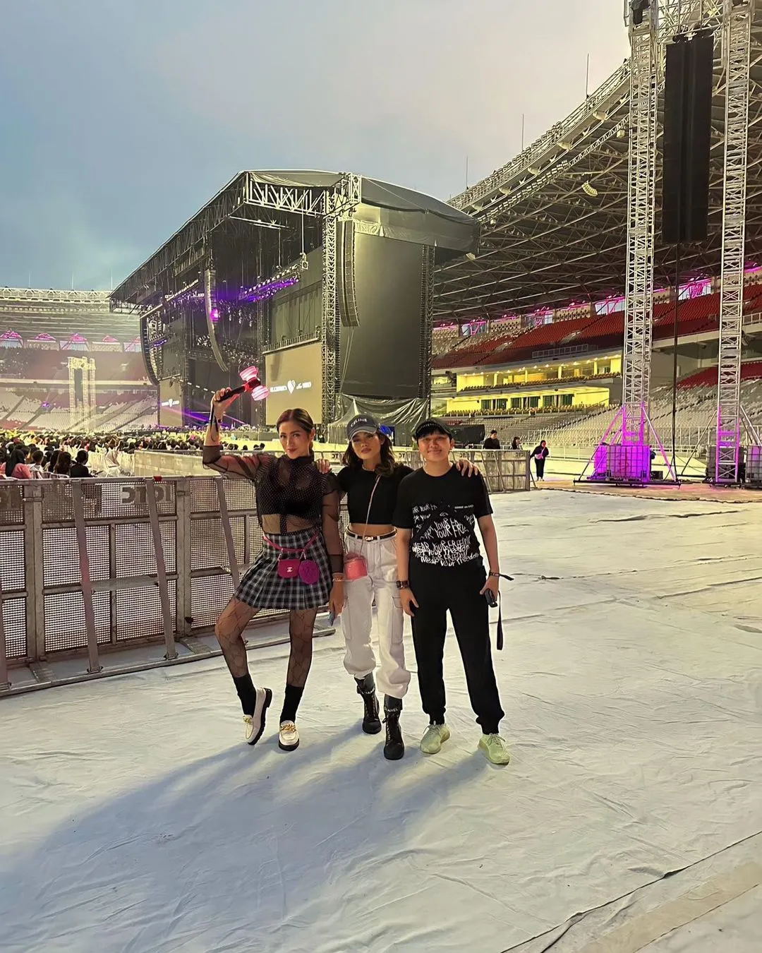 Potret Jessica Iskandar Nonton Konser BLACKPINK (Credit: Instagram/inijedar)