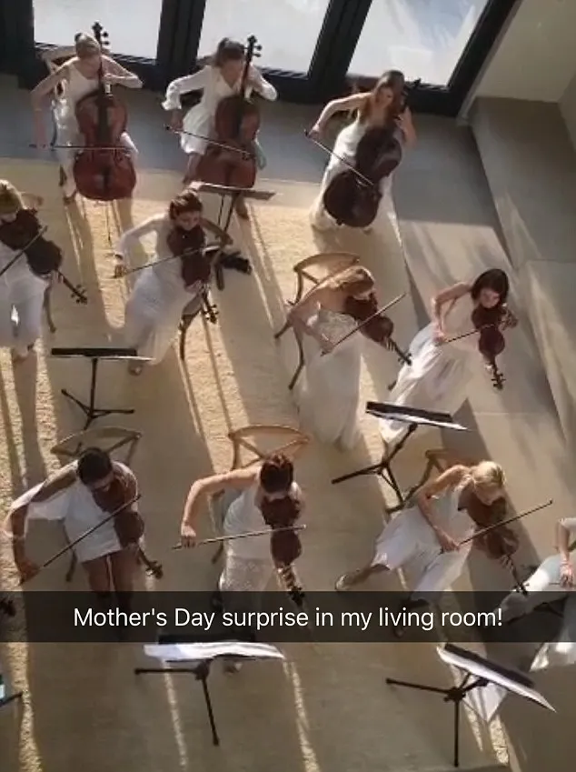 Kim Kardashian dapatr surprise romantis di hari Ibu © Snapchat/Kim Kardashian