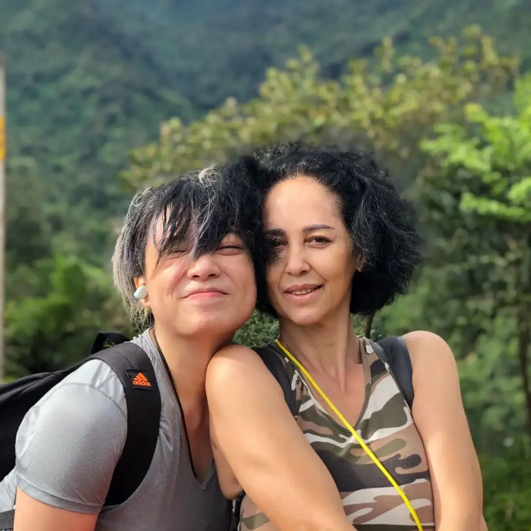 Potret Kedekatan Leony dengan Meriam Bellina (Credit: Instagram/leonyvh)